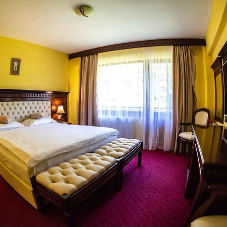 Hotel Trei Brazi Băile Olăneşti Exteriör bild