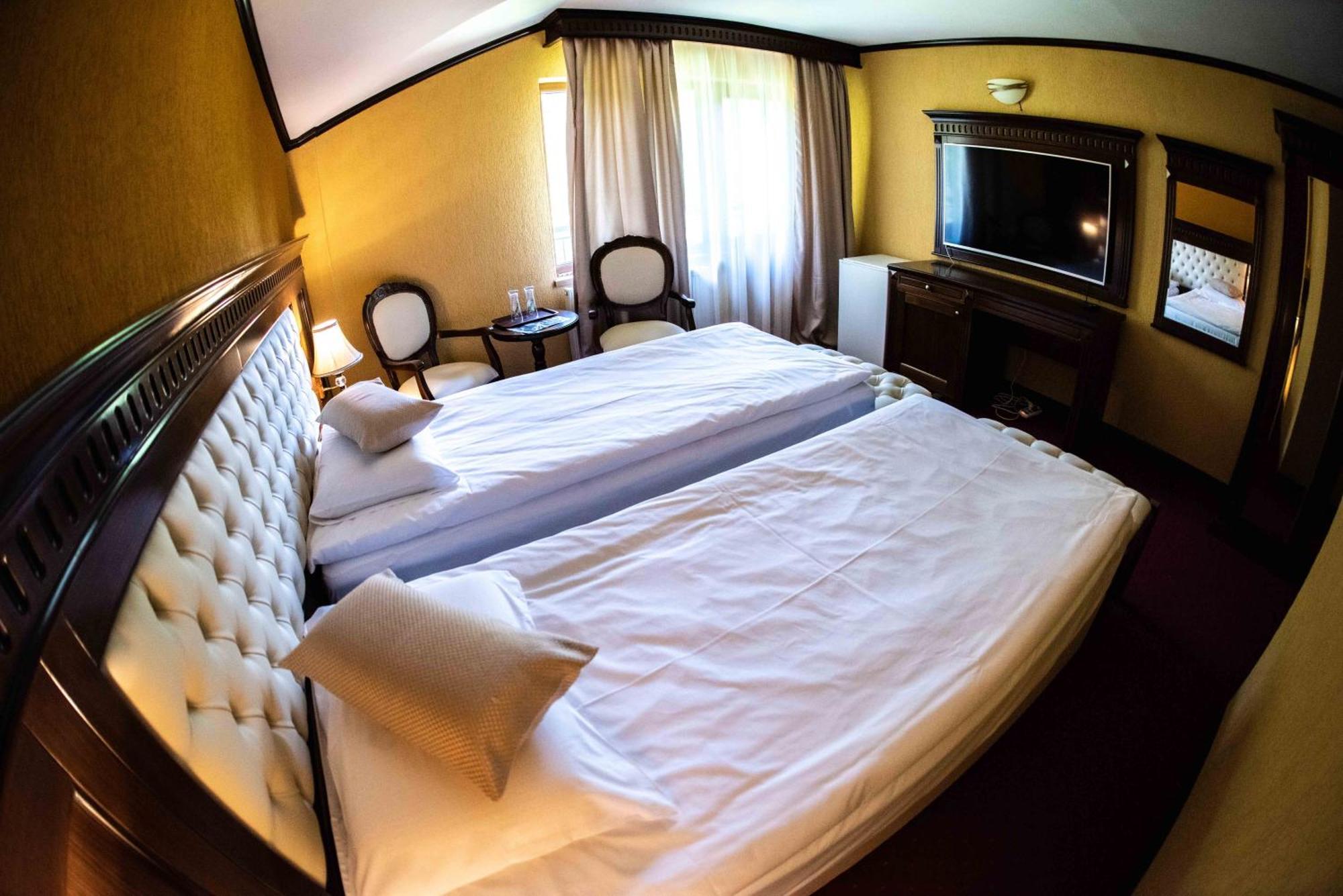 Hotel Trei Brazi Băile Olăneşti Exteriör bild