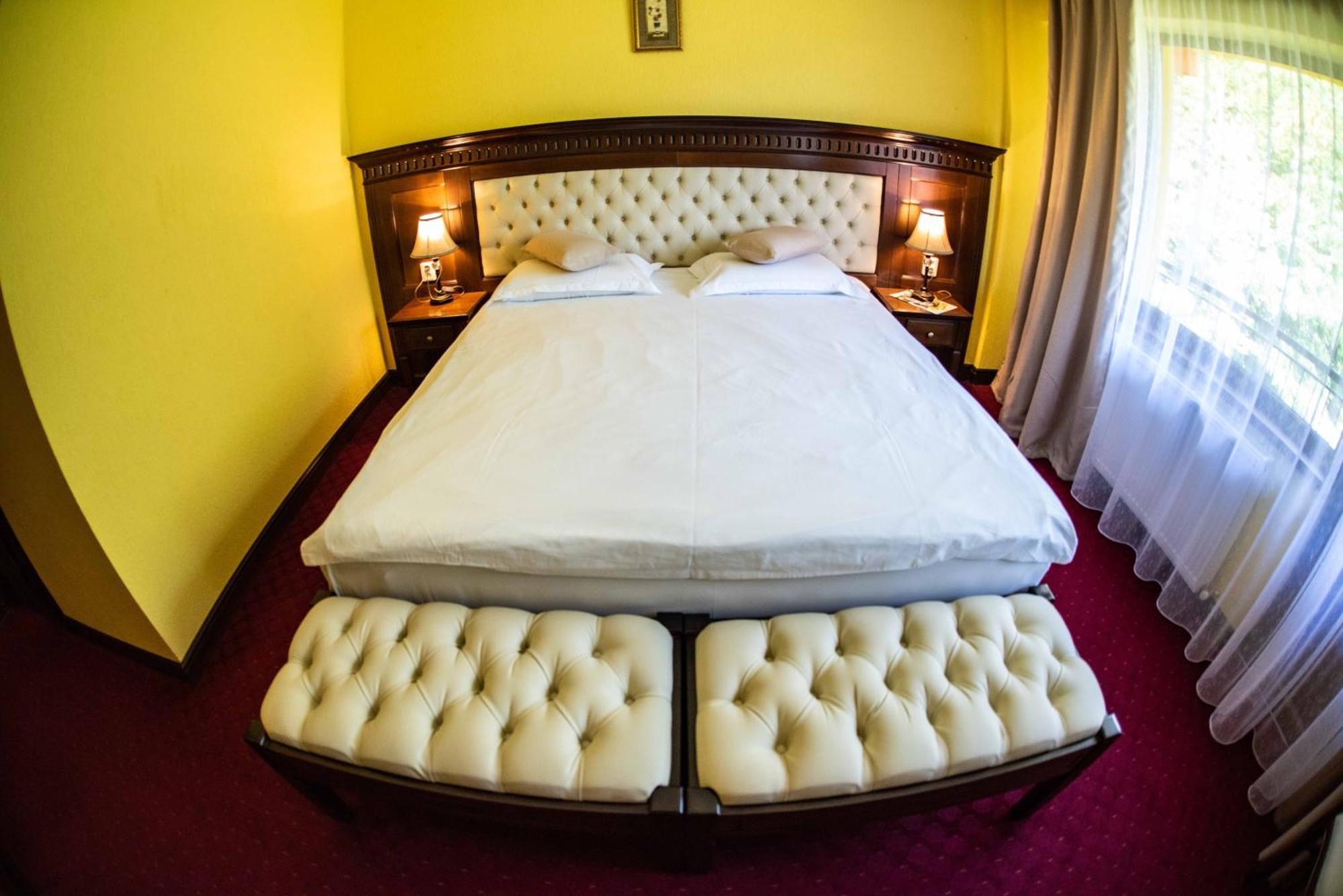 Hotel Trei Brazi Băile Olăneşti Exteriör bild