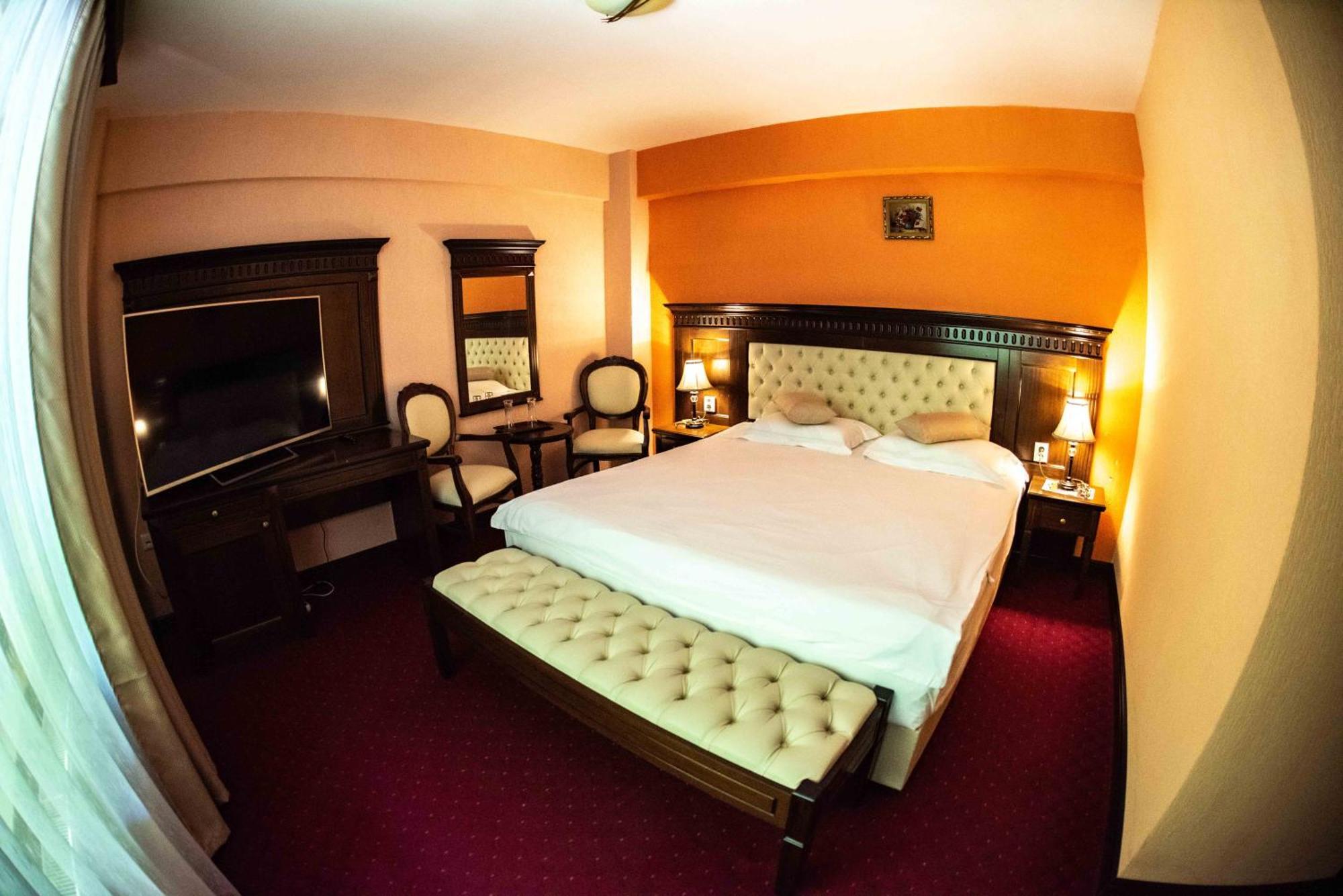 Hotel Trei Brazi Băile Olăneşti Exteriör bild