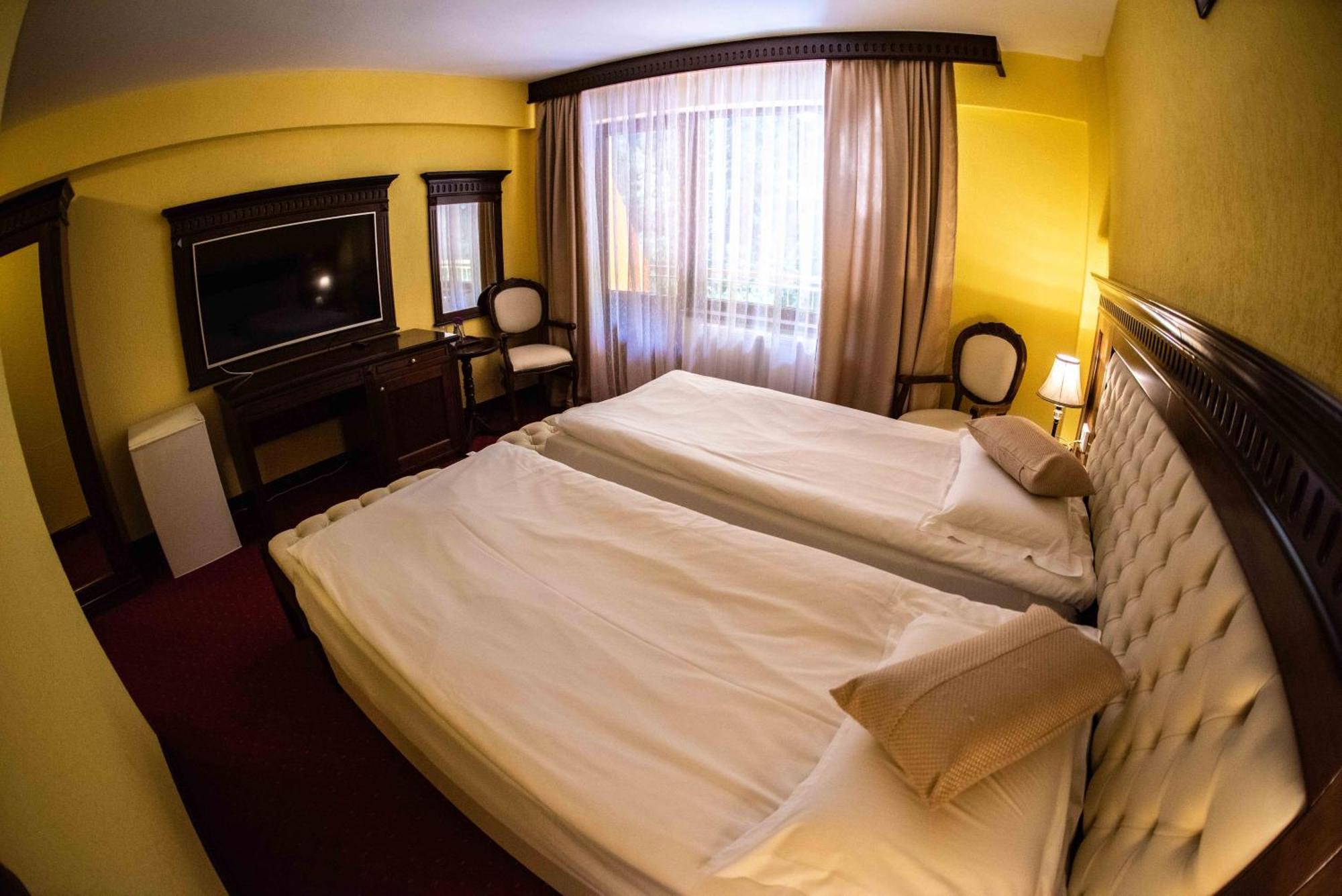 Hotel Trei Brazi Băile Olăneşti Exteriör bild