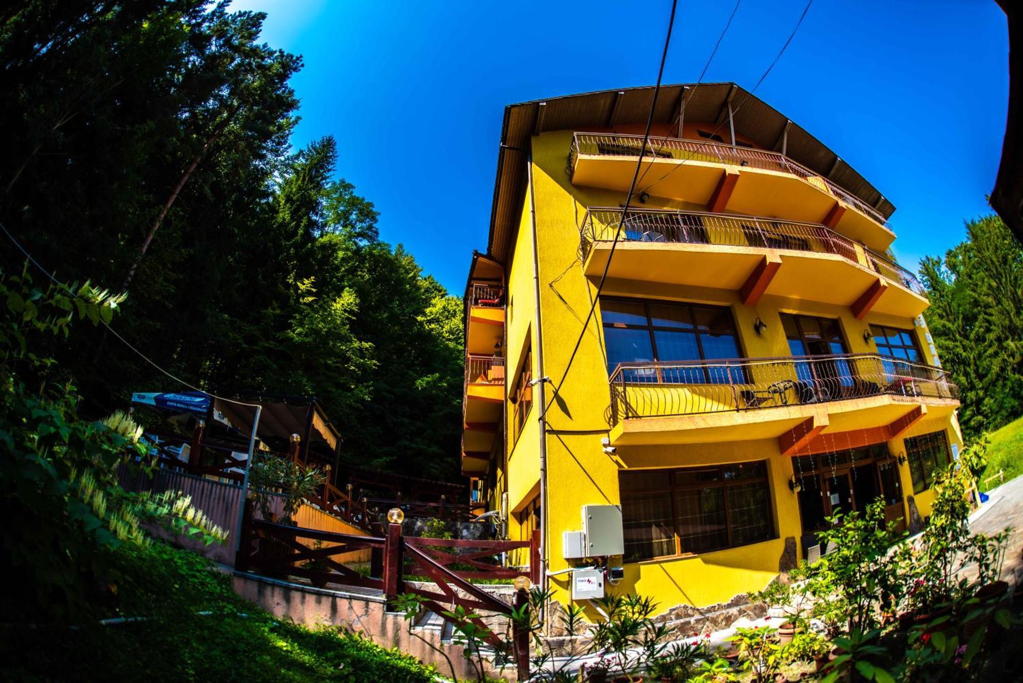 Hotel Trei Brazi Băile Olăneşti Exteriör bild