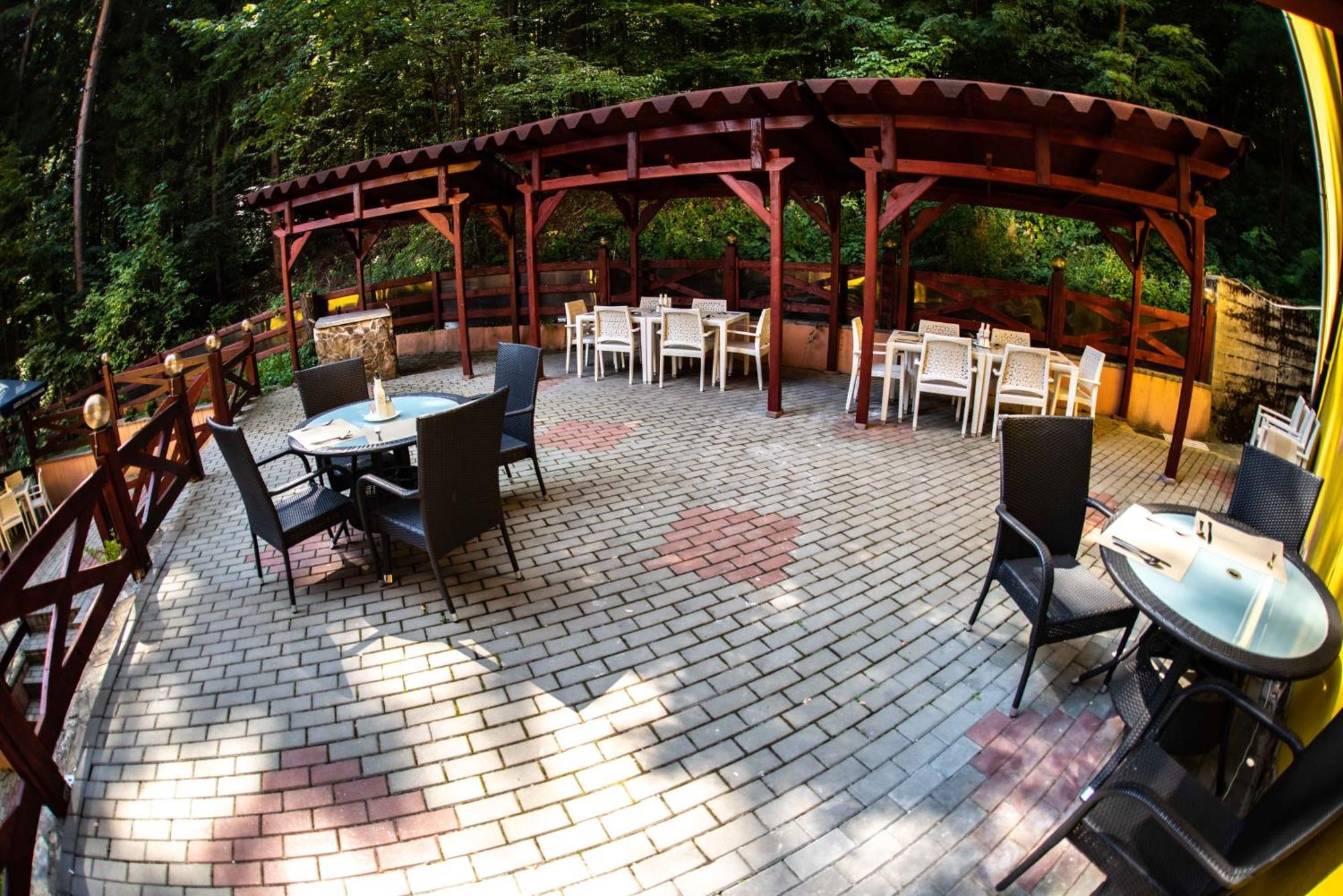 Hotel Trei Brazi Băile Olăneşti Exteriör bild