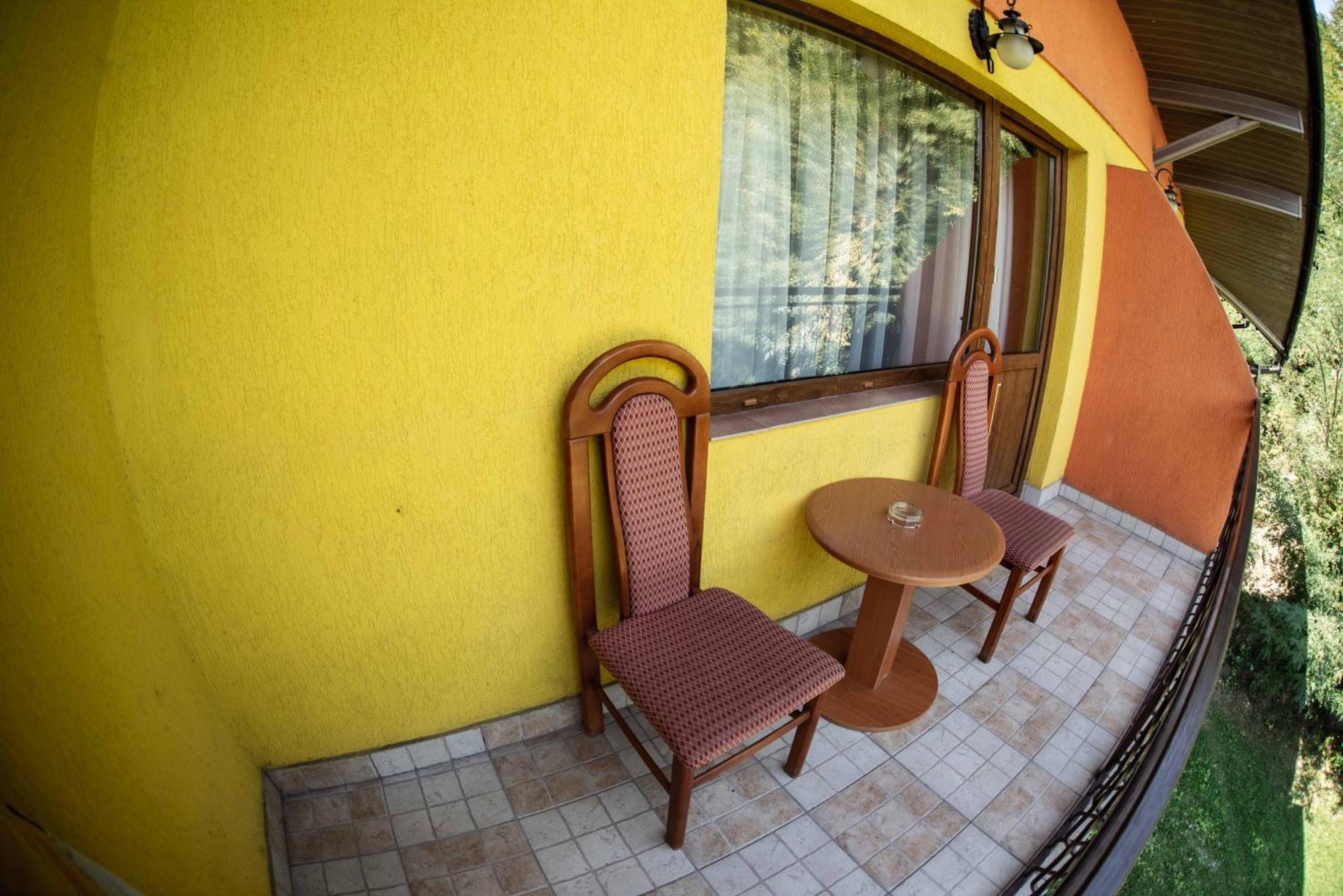 Hotel Trei Brazi Băile Olăneşti Exteriör bild