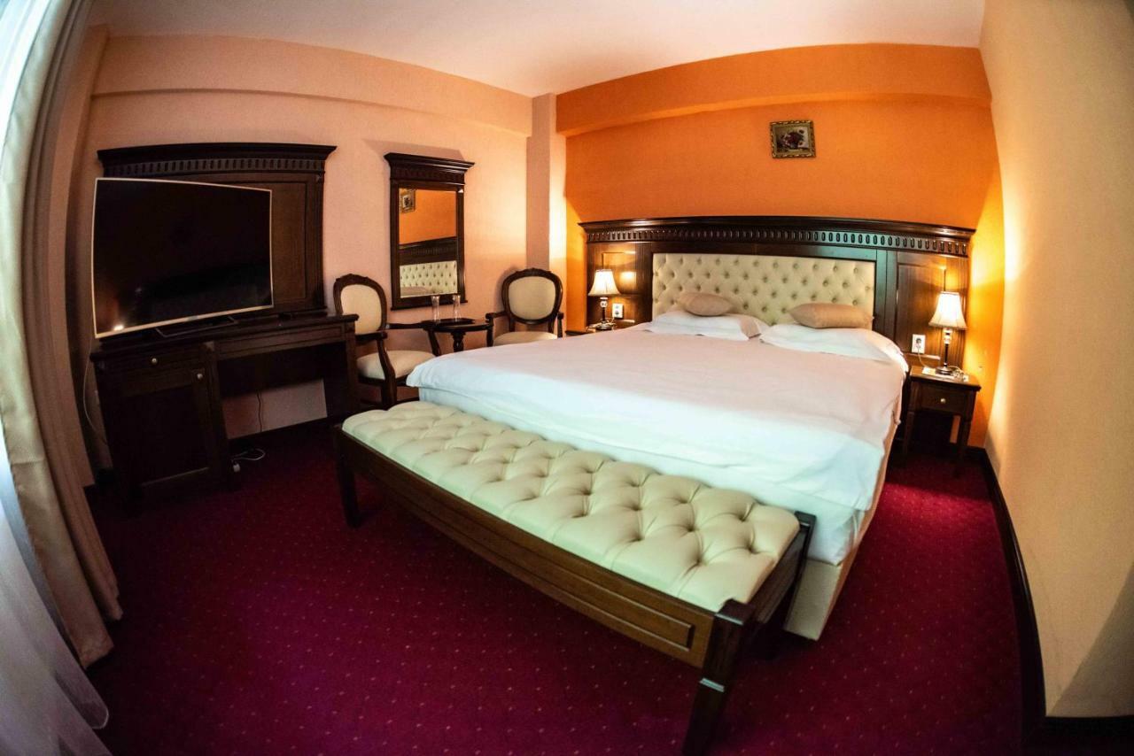 Hotel Trei Brazi Băile Olăneşti Exteriör bild